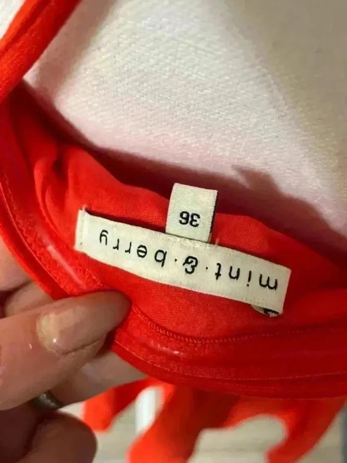 Joli Top rouge taille 36 - photo numéro 4