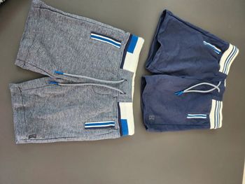 Lot de deux bermudas shorts  en molleton garçon okaidi 3 ans