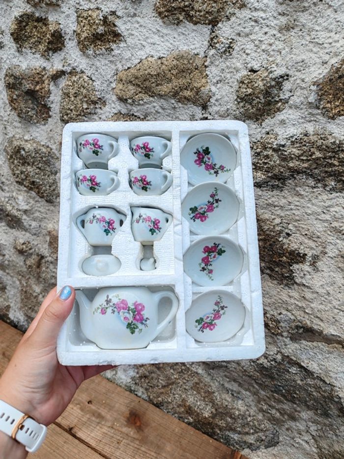 Dinette en porcelaine service à thé - photo numéro 2