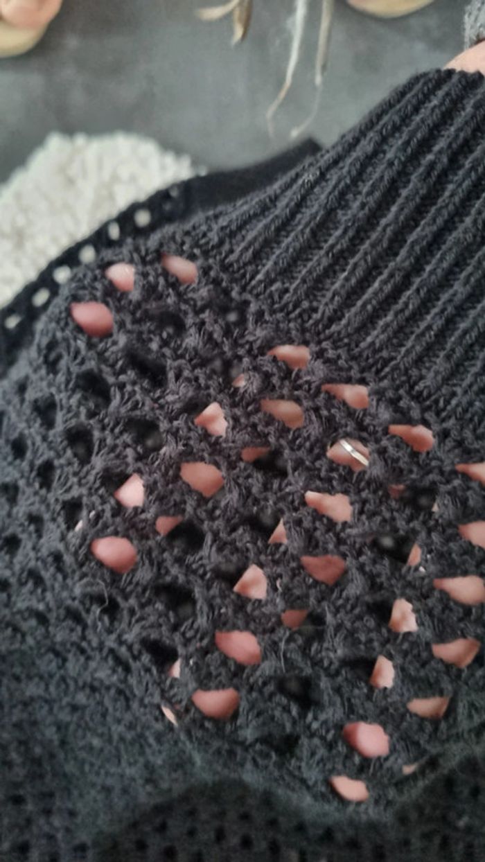 Pull haut tee shirt 3 XL noir ajouré  état neuf HM - photo numéro 7