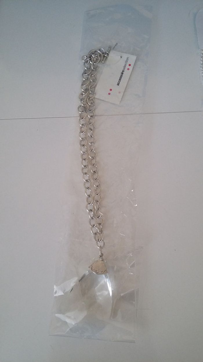 Differents bracelets et collier - photo numéro 2