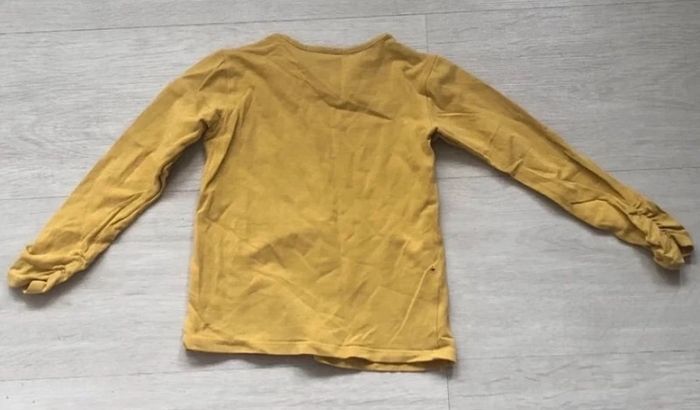 TEE shirt manche longue 4 ans petit défaut - photo numéro 3