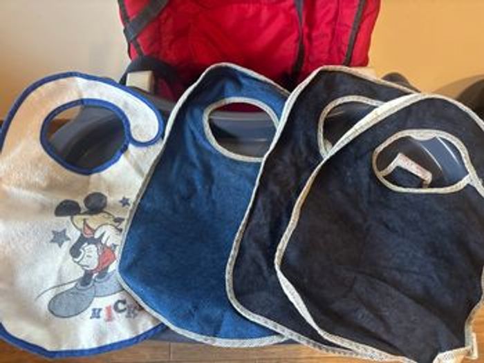 Lot de bavoirs - photo numéro 2