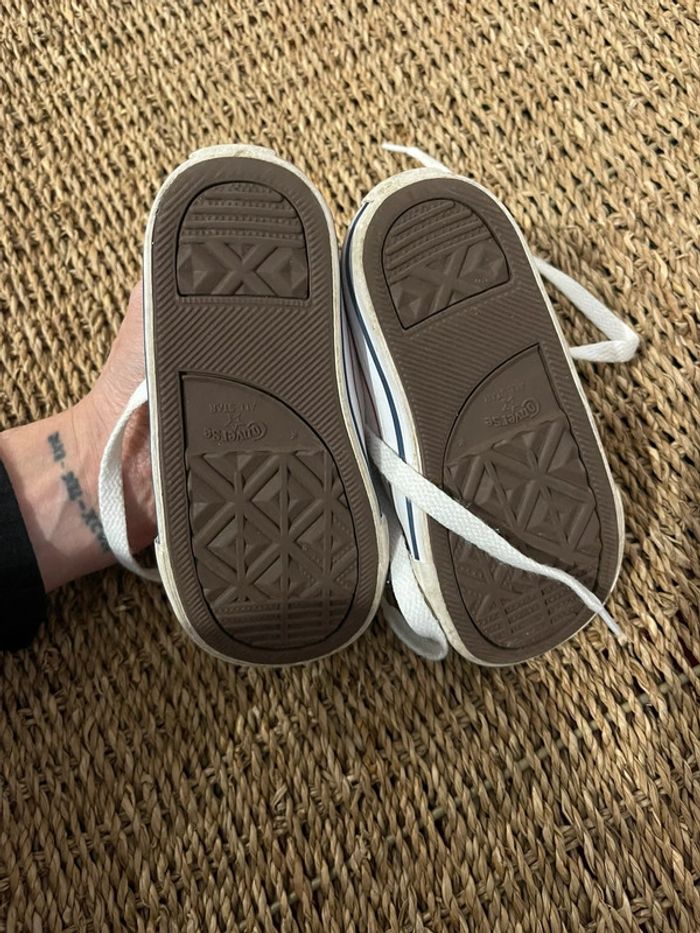 Converses basses blanches pointure 23 - photo numéro 4