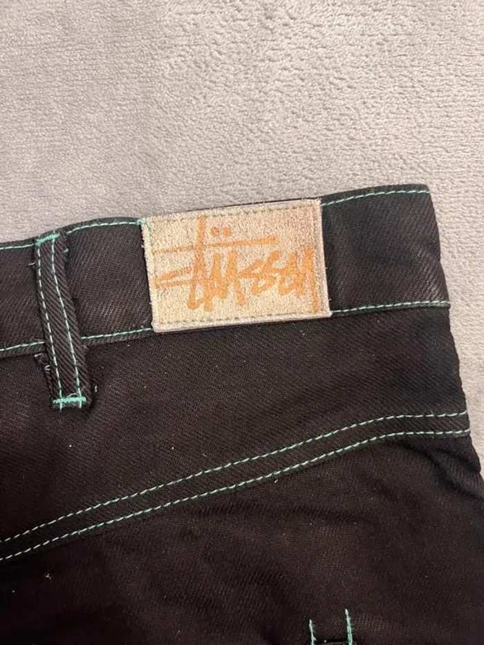Short/Jort Stussy Black Embroidered Green Forest Big Logo Back – Taille XL - photo numéro 4