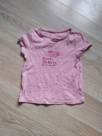 T shirt rose. Manches courtes. Filles. Kiabi.
Taille 4 ans