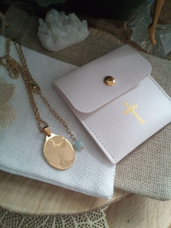 Collier médaillon saint Michel avec pochette