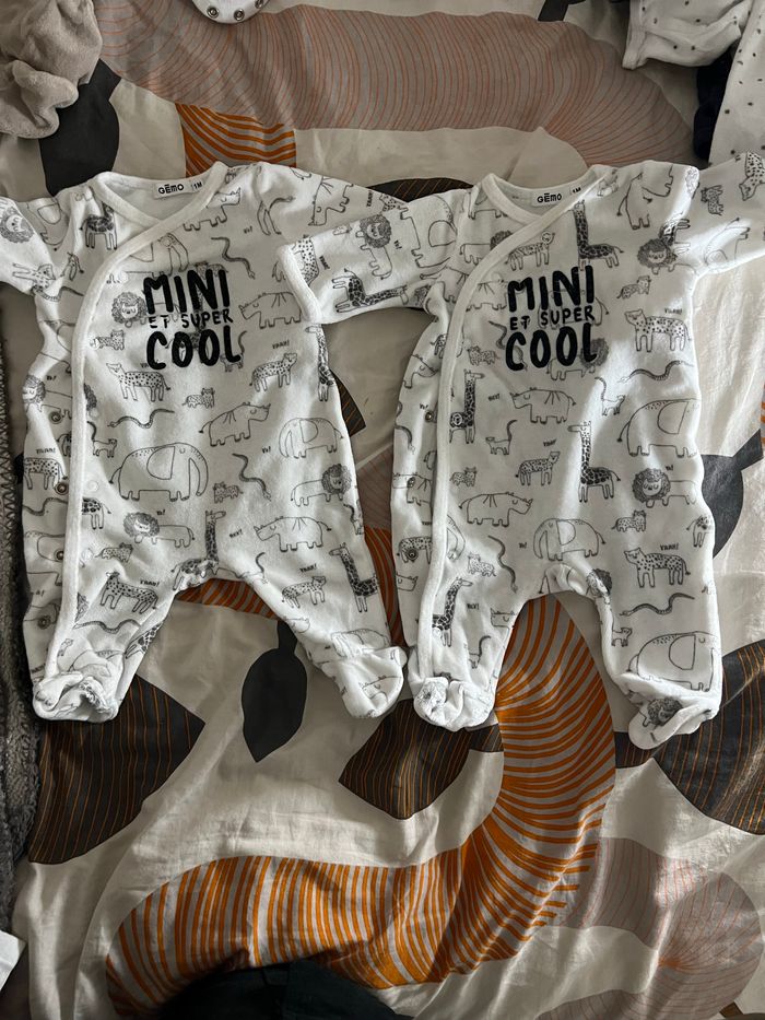 Lot de pyjamas jumeaux - photo numéro 2