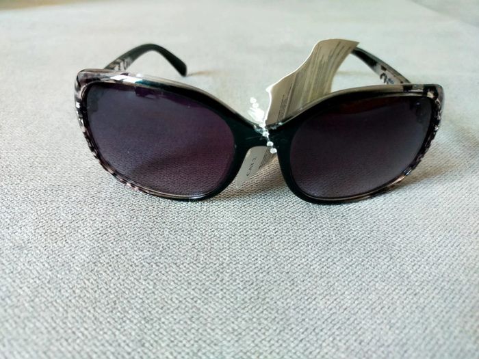Lunettes de soleil œil de chat noir et écaille - photo numéro 2