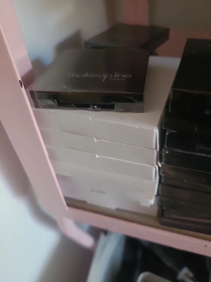 Lot de 90 palettes maquillages - photo numéro 4