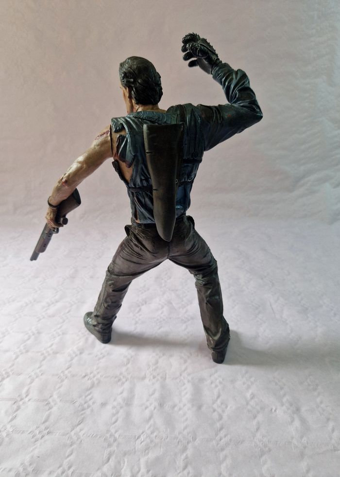 Figurine parlante de collection du cinéma d'horreur  , Ash , Evil dead  , Sam Raimi  , Mcfarlane  , Orion  , 2001 - photo numéro 3