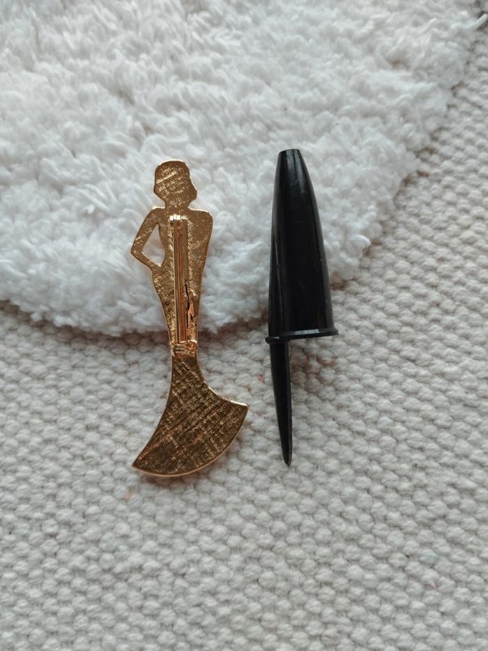 Broche femme robe rouge - photo numéro 3