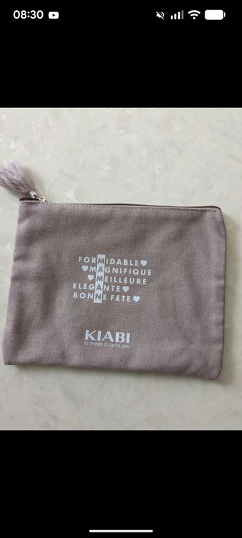 Jolie trousse à maquillage Kiabi.
