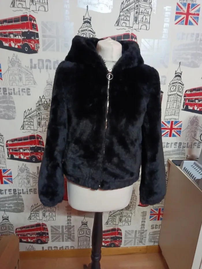 Manteau en fausse fourrure