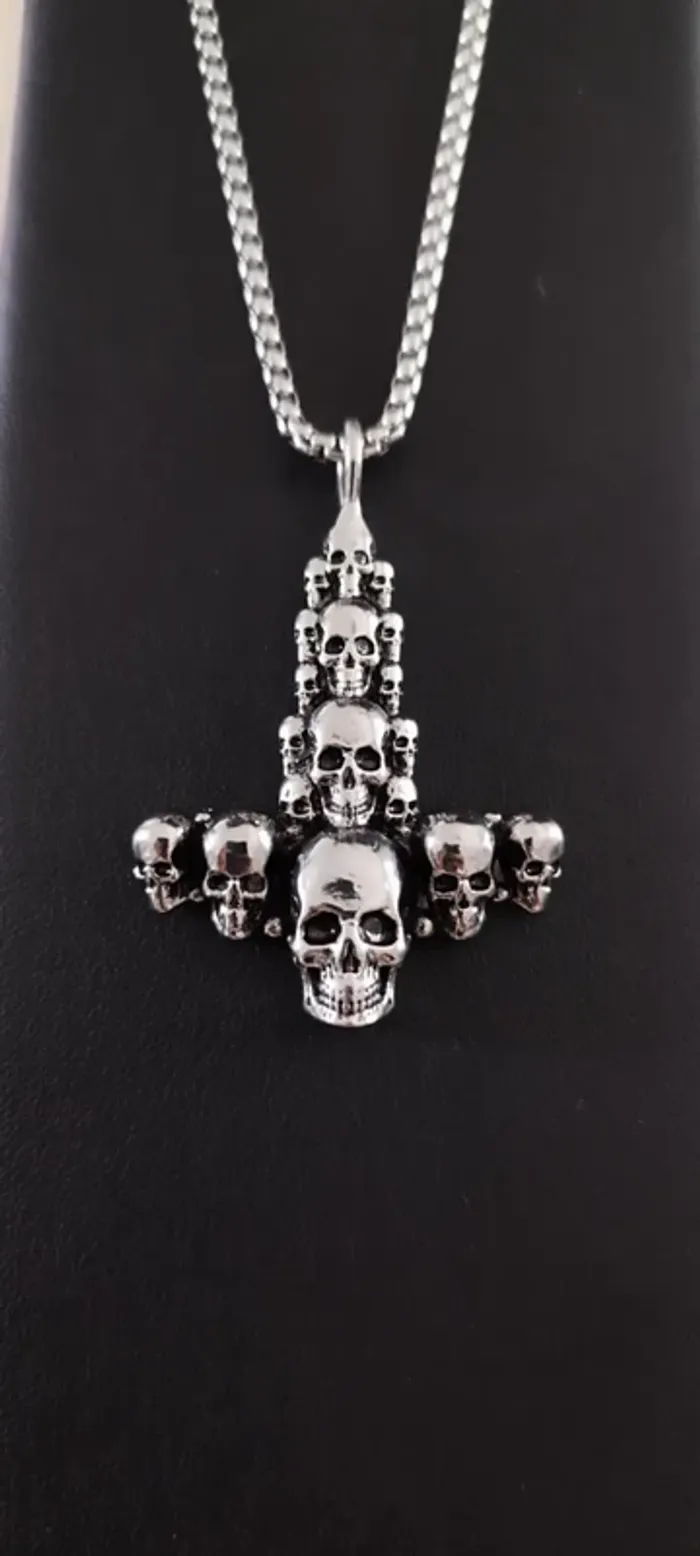 Collier pendentif Croix Têtes de Mort Gothique💀 - photo numéro 2