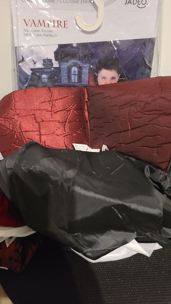 Déguisement vampire/ Dracula sans pantalon enfant taille M - photo numéro 6