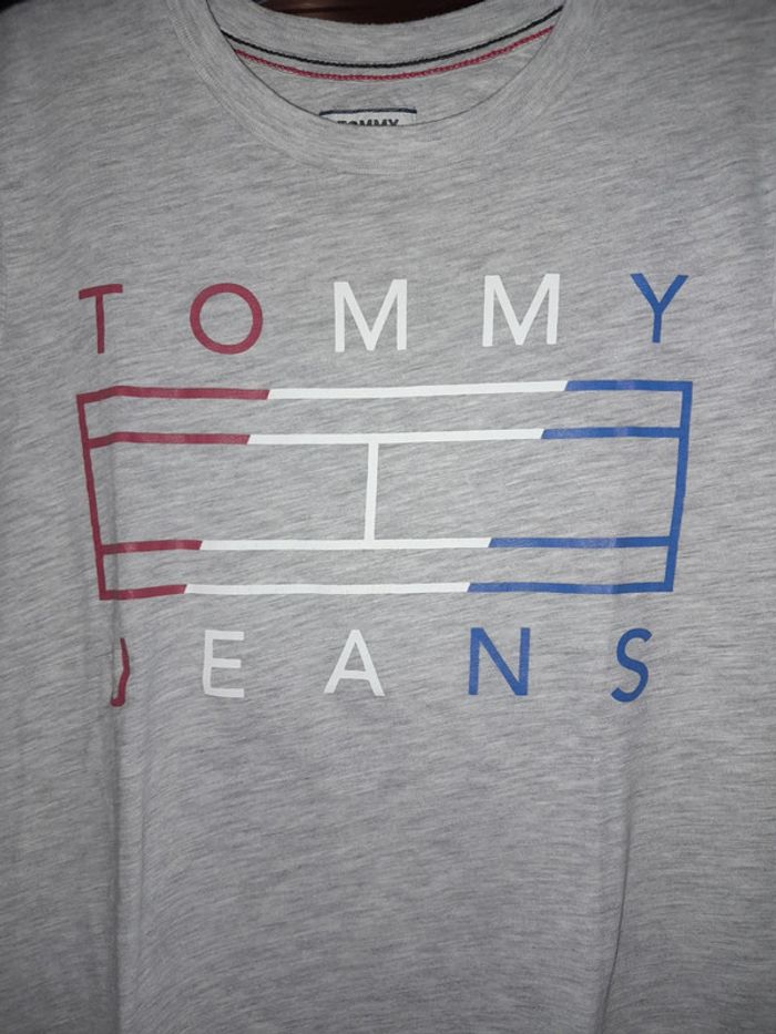 T-shirt tommy hilfiger xs 🚹 - photo numéro 2