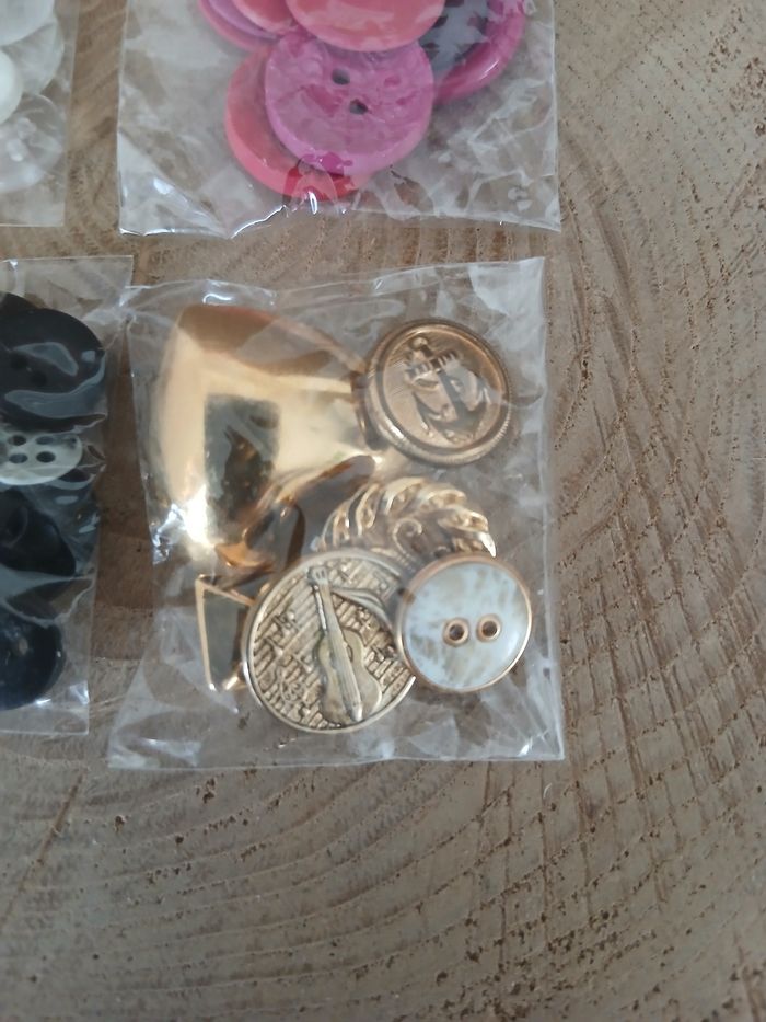 Lot de 4 sachets de boutons - photo numéro 2