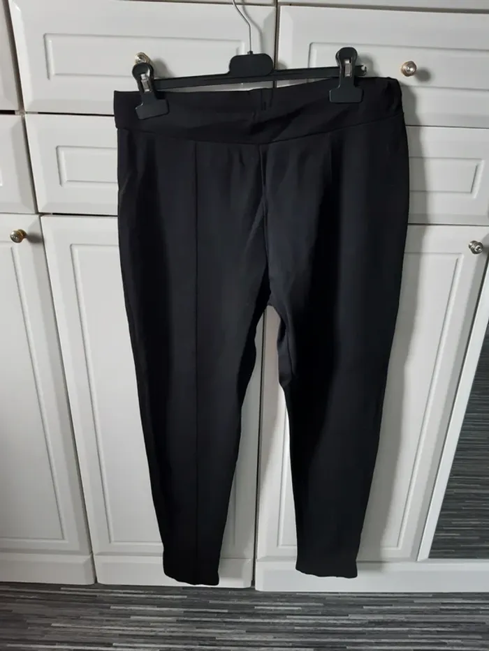 Pantalon noir  forme leggins - photo numéro 2