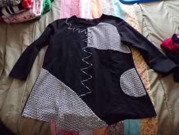 Haut noir et blanc taille L