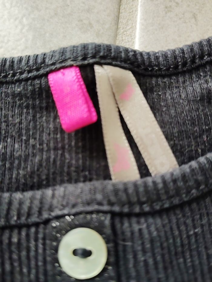 Haut noir - photo numéro 3