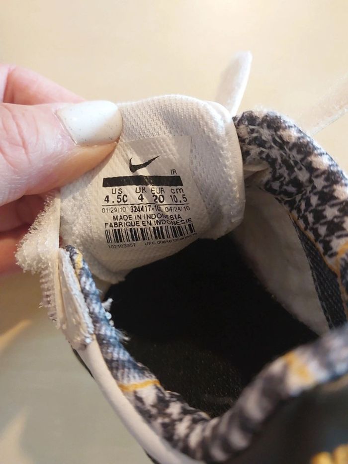 Baskets Nike t.20 - photo numéro 3