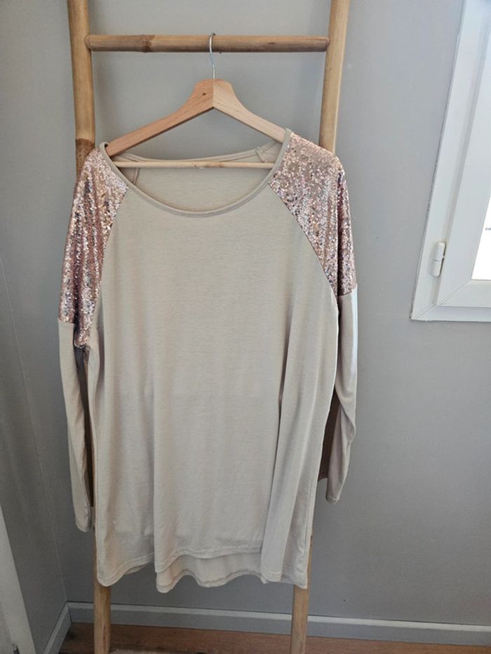 Blouse sequins dorés 46/48 - photo numéro 2