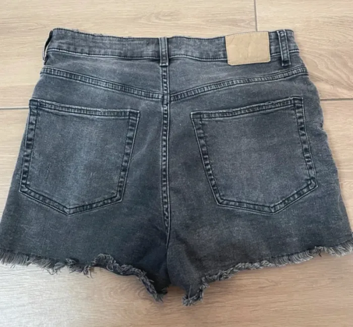 Short en jeans noir déstructuré - photo numéro 2