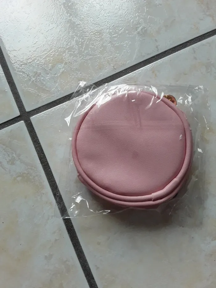 Petit sac à main ou porte monnaie - photo numéro 2