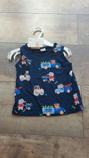 T-shirt h&m 9 mois en très bon état