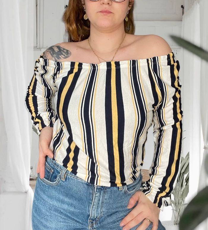 Blouse lignée blanc, noir et jaune épaules découvertes Bershka taille S très bon état - photo numéro 3