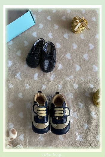 Lot chaussons noirs t18 et baskets bebe t21😺