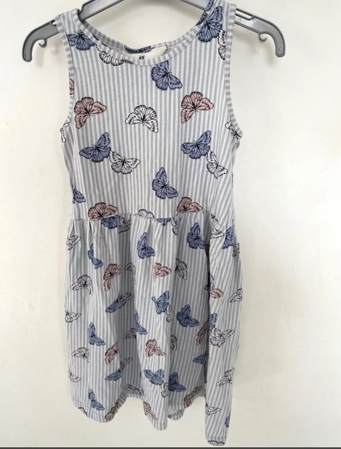 Robe H&M T 134/140 (9/10 ans) avec papillons - photo numéro 2