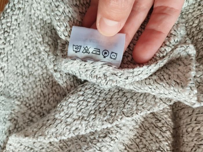 Pull gris chiné à col V - Miss American City - Taille 42/44
- TBE - photo numéro 7