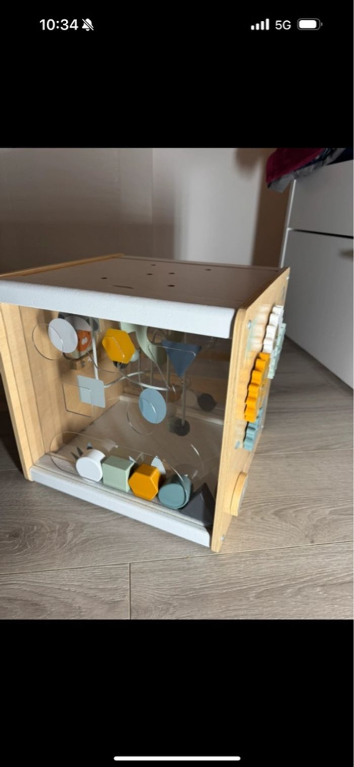 Grand cube d’activité