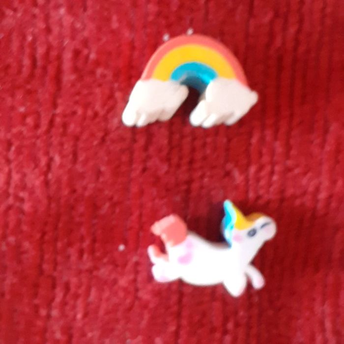Boite avec micro gommes licorne arc en ciel cupcakes - photo numéro 6
