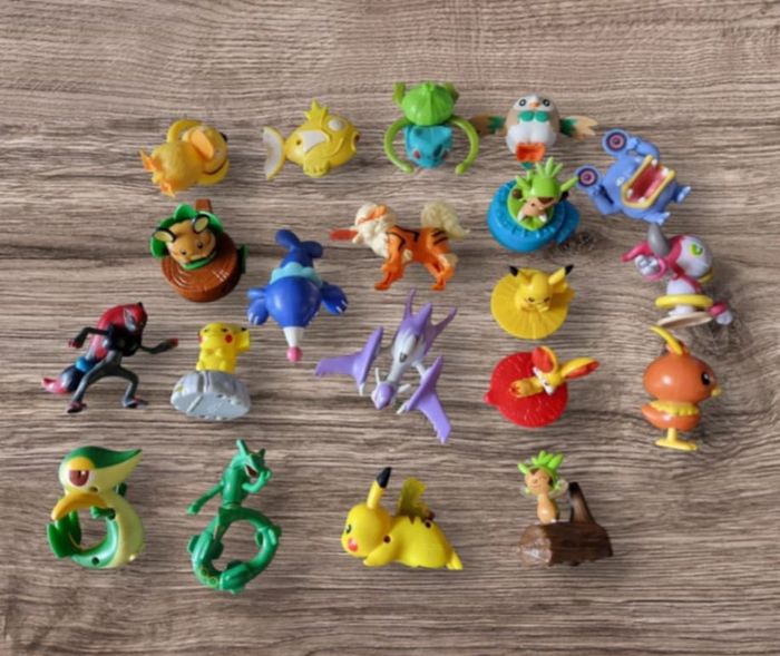 Lots de 20 figurines Pokemon