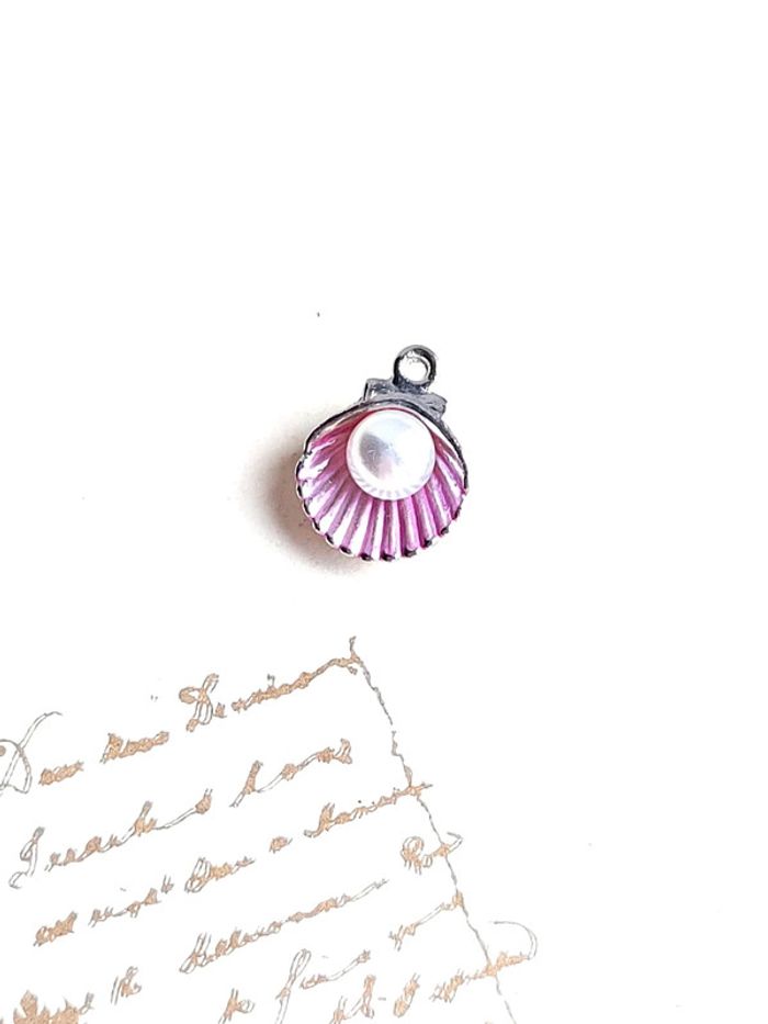 Magnifique pendentif coquillage avec perle blanche