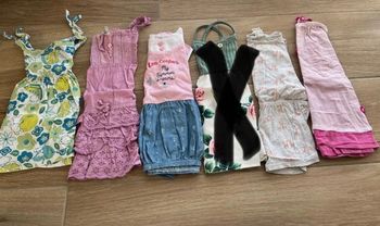 Lot 13 Robes / combinaisons / tuniques 12 mois