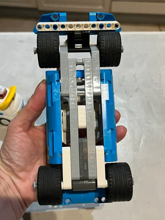 Lego technique voiture de police - photo numéro 4