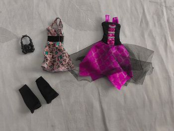 Lot vêtements poupée monster high