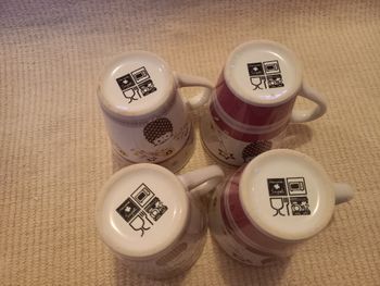 Lot de 4 mugs assortis
