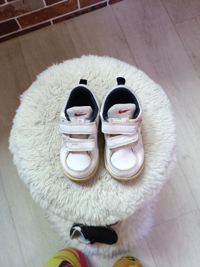 Chaussures Nike et umbro taille 22 - photo numéro 2