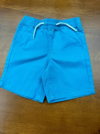 Short bleu ciel primark 9 / 12 mois