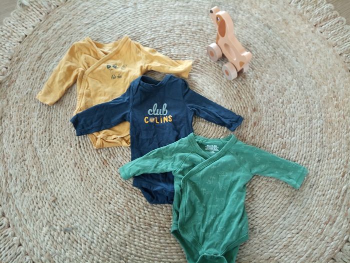 Lot de body 1 mois tape a
