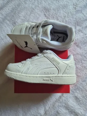 Baskets blanches Rebound V6 Lo Puma bébé T22 neuve étiquetée