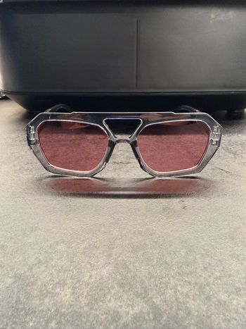 Lunettes de soleil- look moderne & audacieux