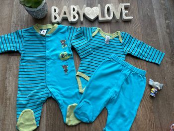 - Ensemble + Pyjama C&A  - 1 mois  -  bon état