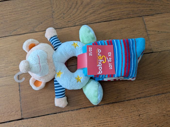 Ensemble hochet et chaussettes garçon - photo numéro 2