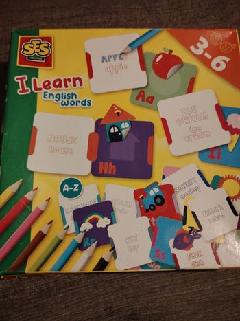 J apprend des mots en anglais